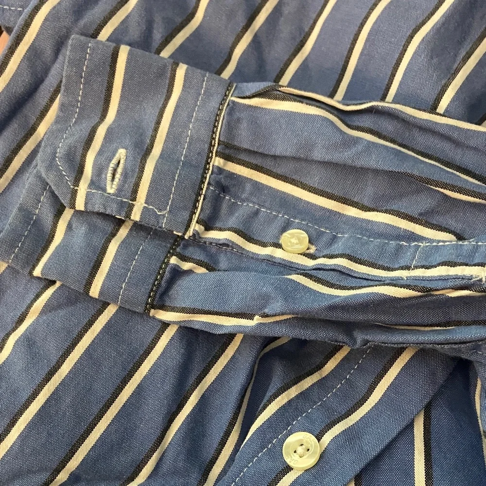 GAP Blue and White Vertical Stripe Button-Down Shirt Size Small